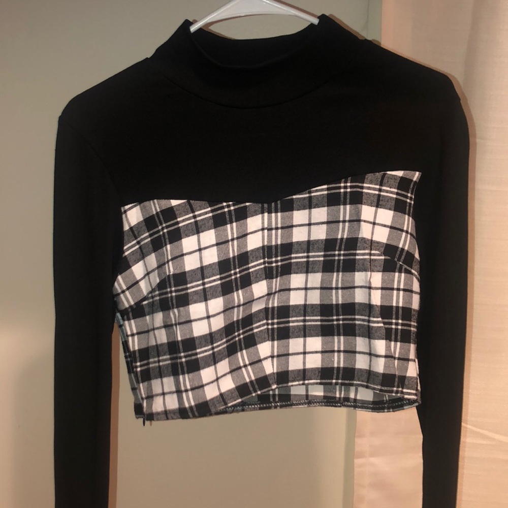Long sleeve cropped top